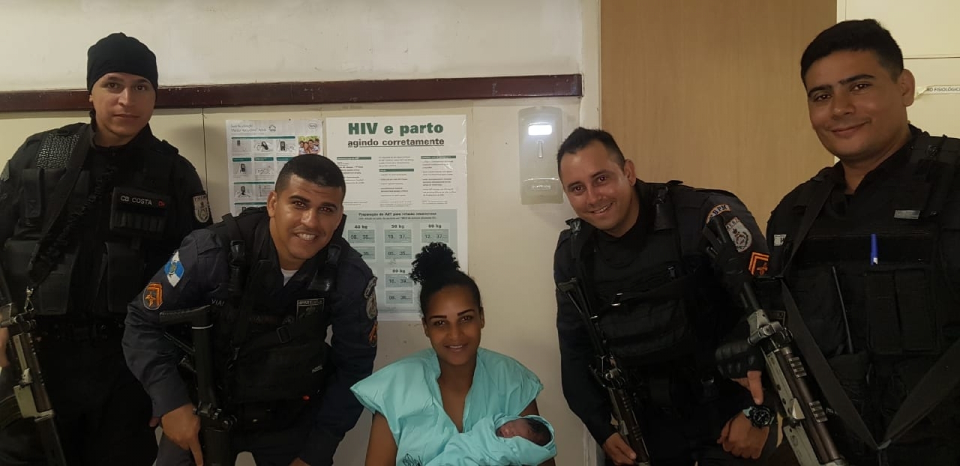 DEU RUIM! Mulher recebe ajuda de PM para dar à luz e é presa por estar foragida