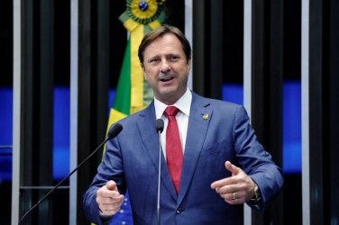 Senador Acir Gurgacz defende reforma política 