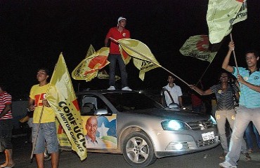 DEBATE - Torcida de Confúcio Moura ataca jornalistas que faziam cobertura de debate