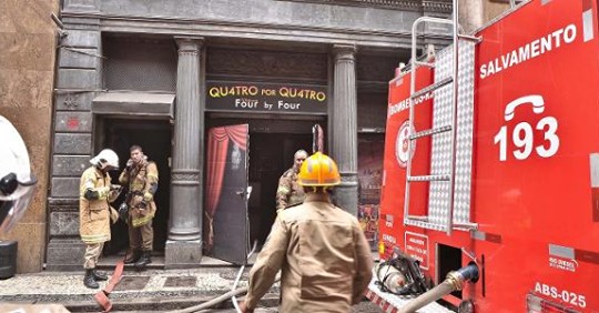 TRISTEZA: Quatro bombeiros morrem durante combate a incêndio em boate