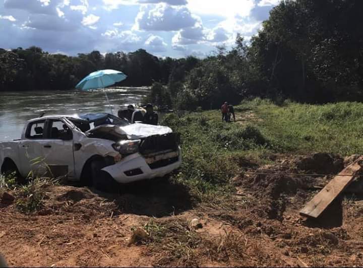 MISTÉRIO: Caminhonete de empresário desaparecido é encontrada dentro de rio