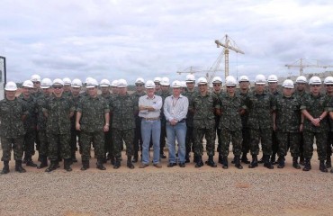 Comitiva da Escola de Comando e Estado-Maior do Exército conhece as obras da UHE Santo Antônio