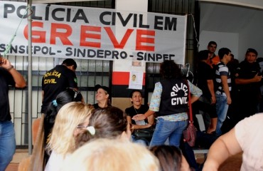 GREVE POLÍCIA CIVIL – Manifestantes acampam em frente a Central de Policia