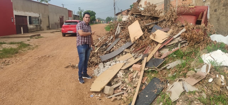 PEDIDO ATENDIDO: Semob realiza limpeza de rua na zona sul a pedido do vereador Edimilson Dourado