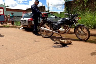 FRATURA - Motociclista avança preferencial e provoca grave acidente
