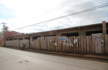 NOIADOS - Obra abandonada no Centro de Porto Velho vira ponto de consumo de drogas e pequenos furtos