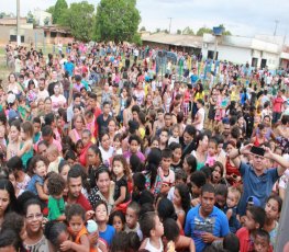 Crianças da zona Leste recebem brinquedos de entidade filantrópica