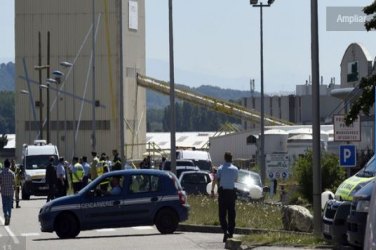 Homem é decapitado em atentado terrorista em fábrica na França