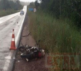 Motociclista embriagado e inabilitado causa acidente na BR-174