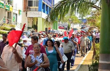 SINDSEF realiza protesto com paralisação e cobra reposição salarial