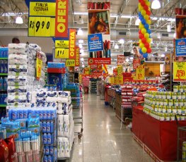 FORAGIDA – Funcionária de supermercado é presa no local de trabalho