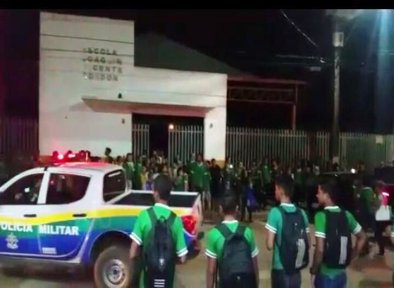 Ladrão invade escola e é recebido a balas pelo vigilante