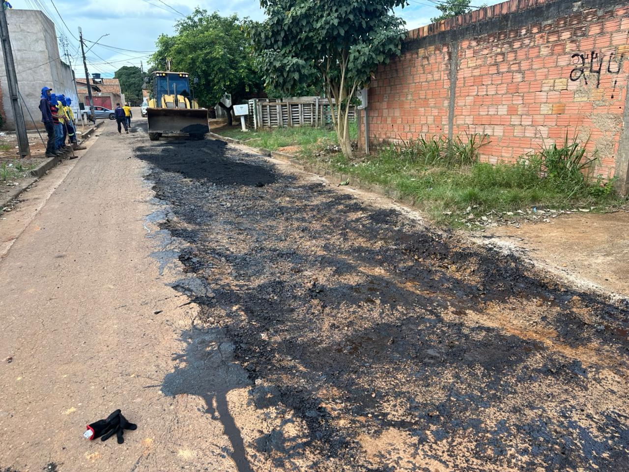 EDIMILSON DOURADO: Serviço de tapa buracos é realizado no Bairro Aeroclube a pedido do vereador