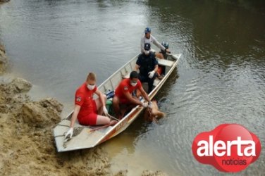 Corpo degolado é encontrado em rio