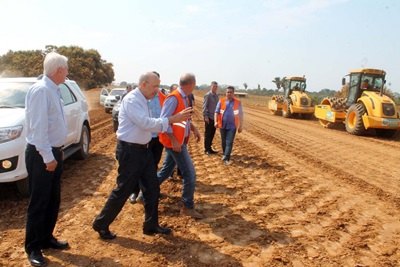 Confúcio Moura visita obra do anel viário e pede agilidade na conclusão