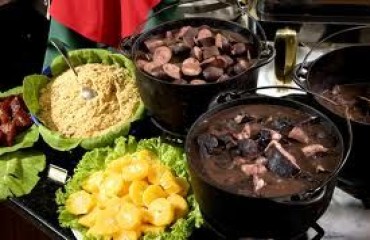 Feijoada Cultural acontece todos os sábados no Mercado Cultural ao som da Duo Pirarublue