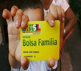 Beneficiários do Bolsa Família receberão R$ 2,4 bilhões até o fim do mês