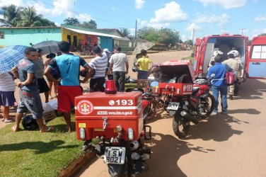 Choque entre motocicletas deixa três pessoas feridas