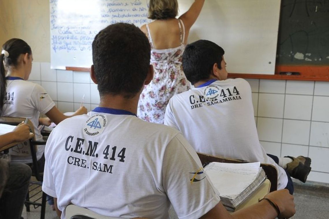 DADOS: Maioria no ensino médio não aprende o básico de português e matemática