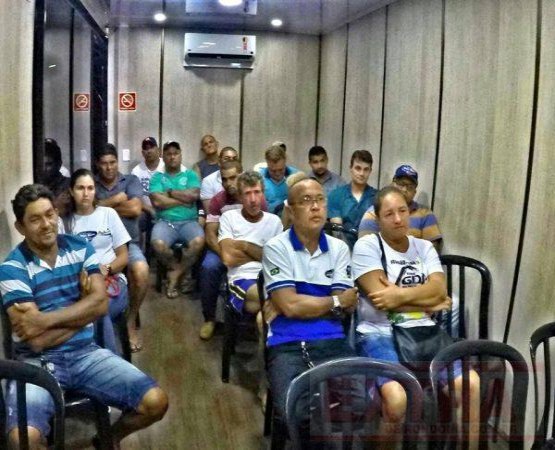 Motoristas participam da caravana Siga Bem Caminhoneiro 