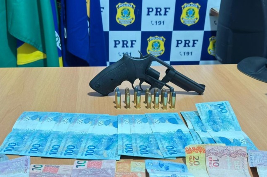 APREENSÃO: PRF em RO prende motorista por porte ilegal de arma de fogo em Ariquemes