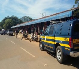 OPERAÇÃO JAMARI - Receita Federal e PRF combatem comércio ilegal em camelódromo