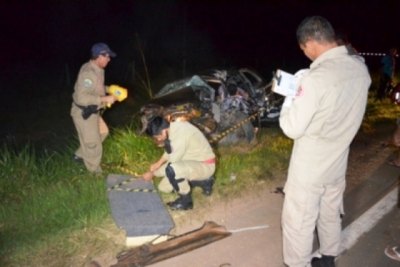 JARU - Jovem foge da Polícia e morre ao colidir seu veículo de frente com caminhão