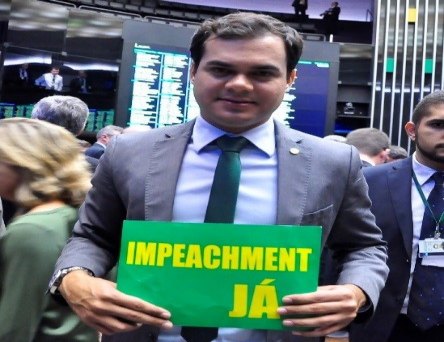 Deputados aprovam abertura do processo de impeachment contra a presidente Dilma