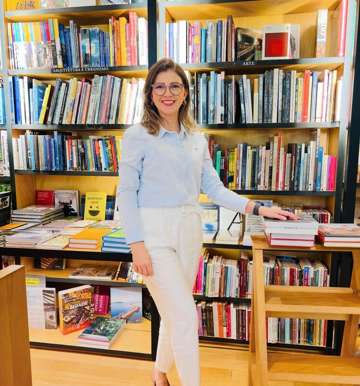 Gláucia Negreiros filia-se ao Podemos a convite do partido e movimenta os bastidores políticos