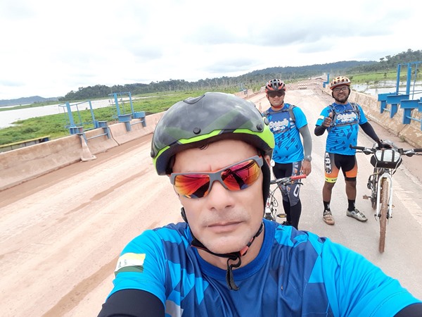 NOVEMBRO AZUL: Trio de ciclistas pedala de Nova Mamoré até Porto Velho