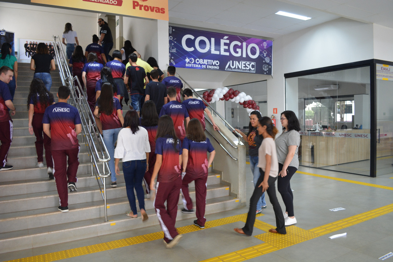 RECEPÇÃO: Colégio Unesc inicia ano letivo com apresentações dos professores