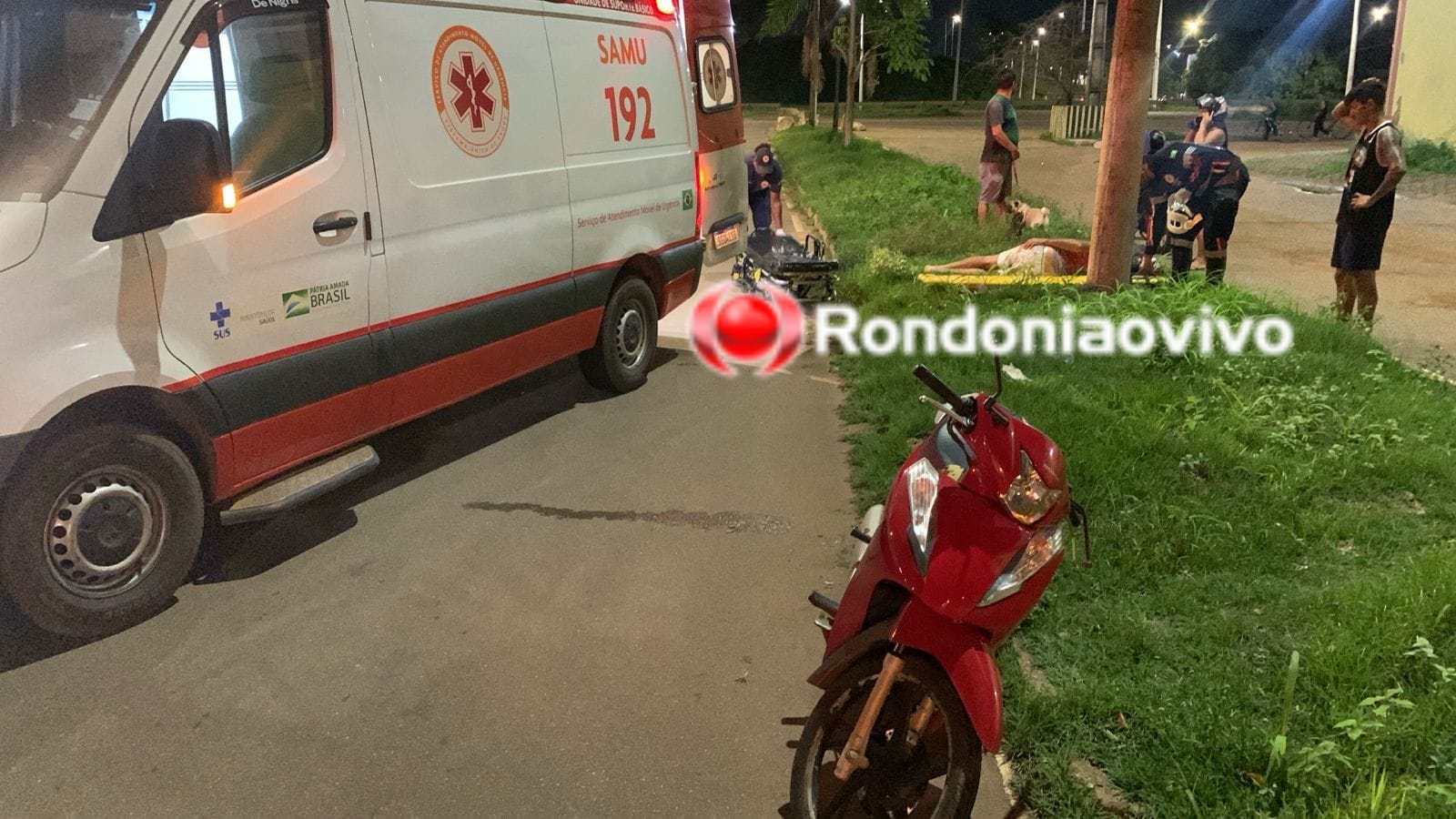 RUA DA BEIRA: Motociclista fica em estado grave após bater contra poste 