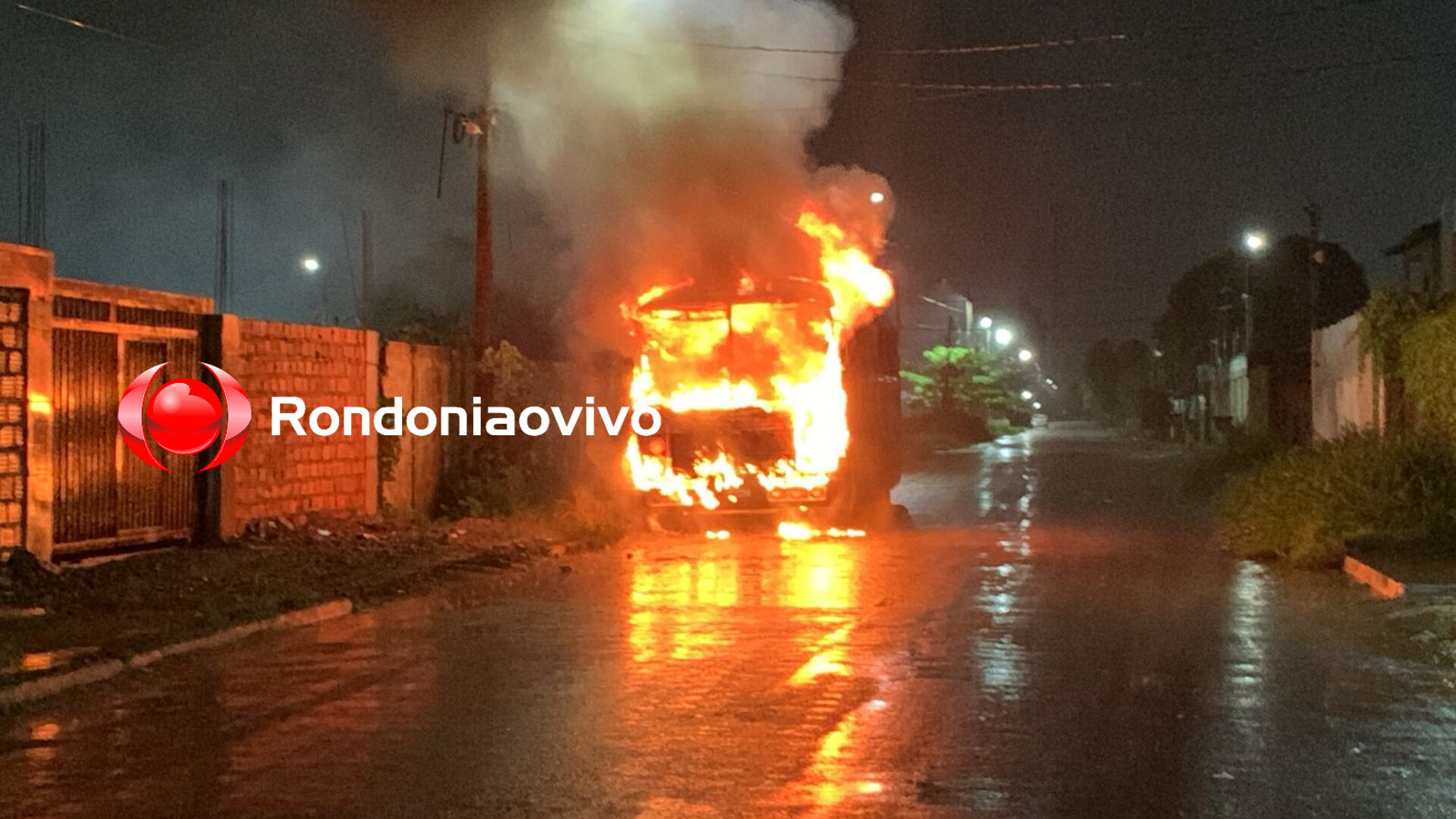 URGENTE: Mais um ônibus é destruído durante ataque criminoso 