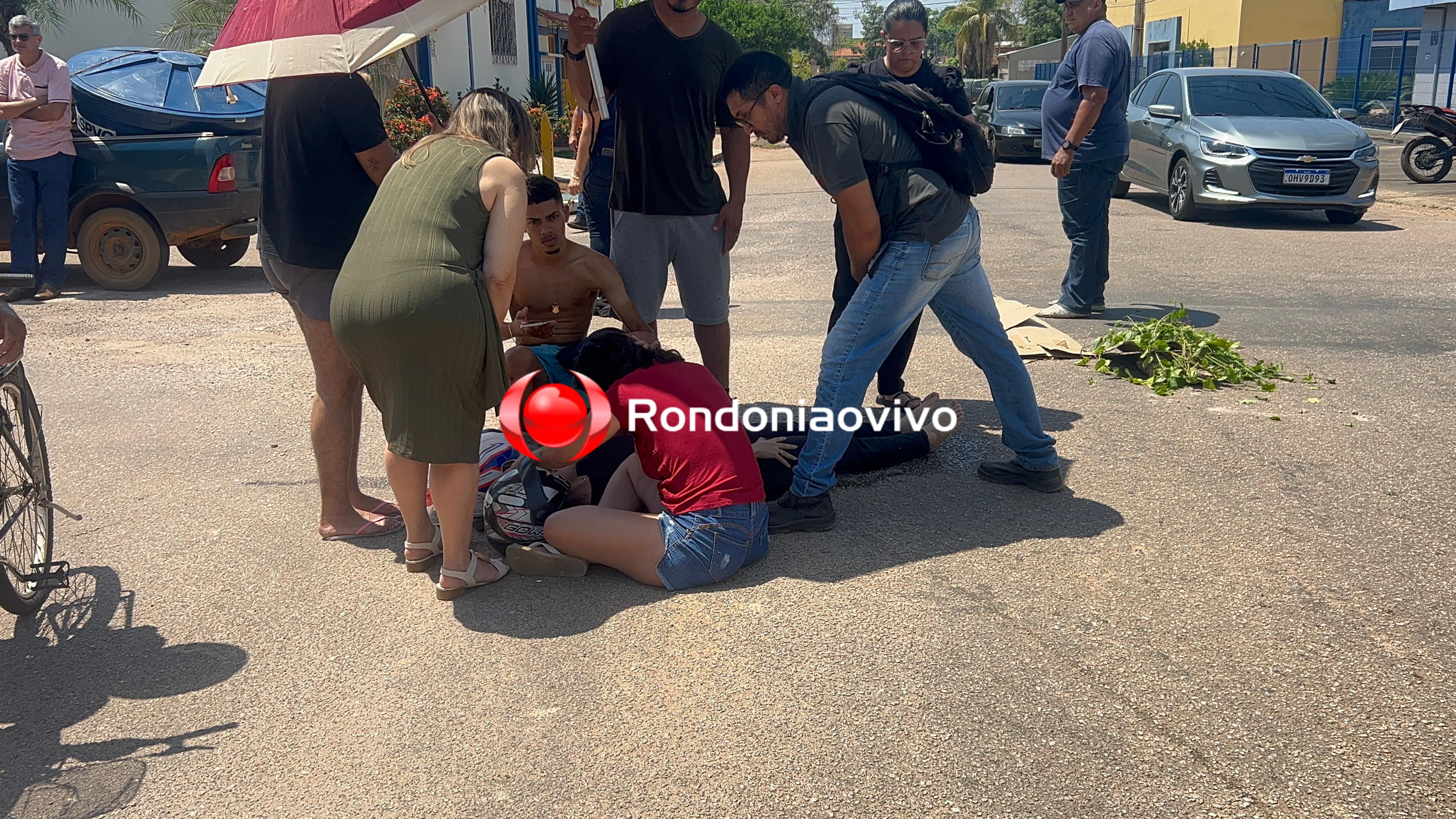 VÍDEO: Passageira de moto fica ferida após motorista avançar