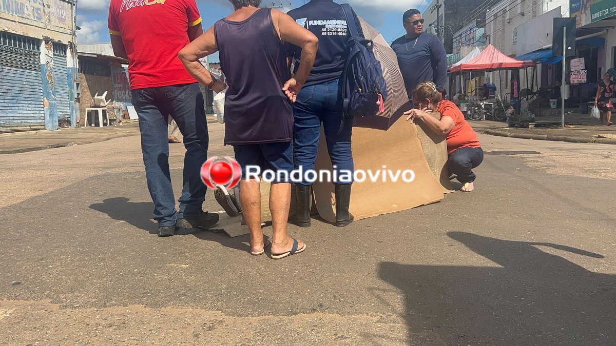 VÍDEO: Condutor de carro avança cruzamento e provoca acidente com mulher em moto