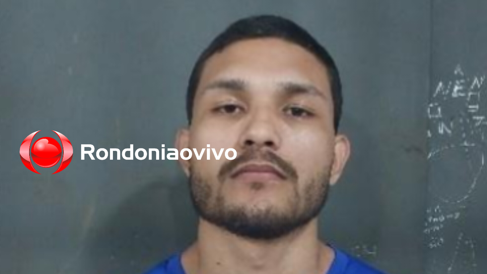 DESPREOCUPADO: Procurado por tráfico é preso fumando maconha em praça 