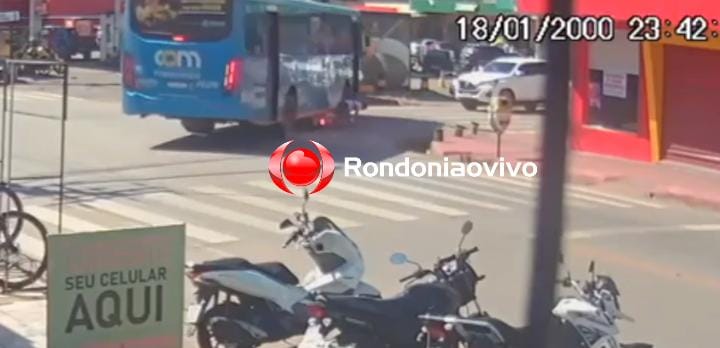 VEJA O VÍDEO: Motocicleta é arrastada por ônibus na Jatuarana 