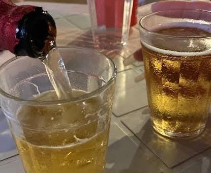 ENCIUMADO: Mulher é agredida pelo marido após chegar do trabalho e ir 'tomar umas' em bar