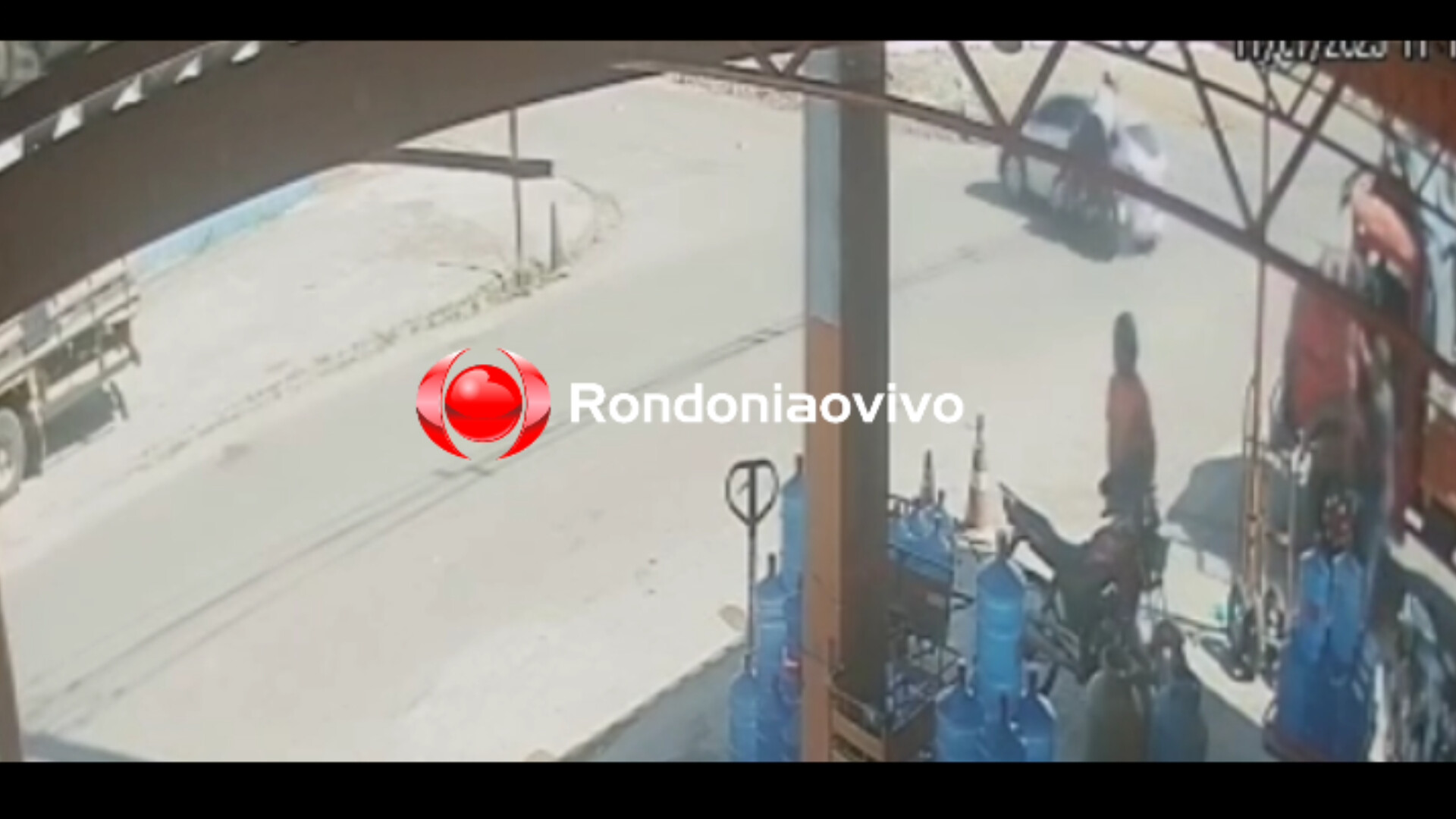 IMPRUDÊNCIA: Vídeo mostra acidente que deixou crianças, mãe e filho feridos 