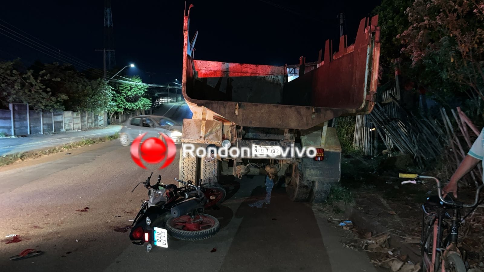 NA ANARI: Motociclista fica desacordado ao bater na traseira de  caminhão estacionado 