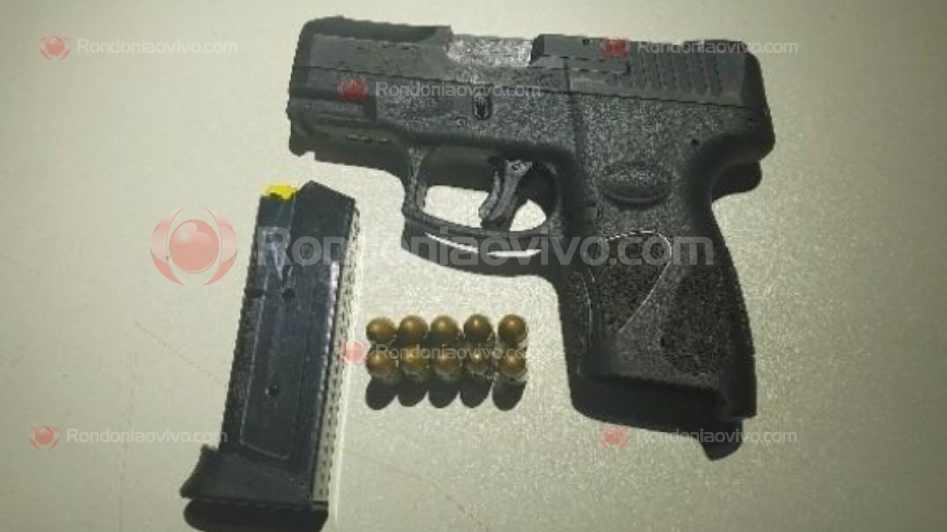 DEIXOU ESCORREGAR: Jovem de 19 anos é flagrado com pistola 9mm em balneário 