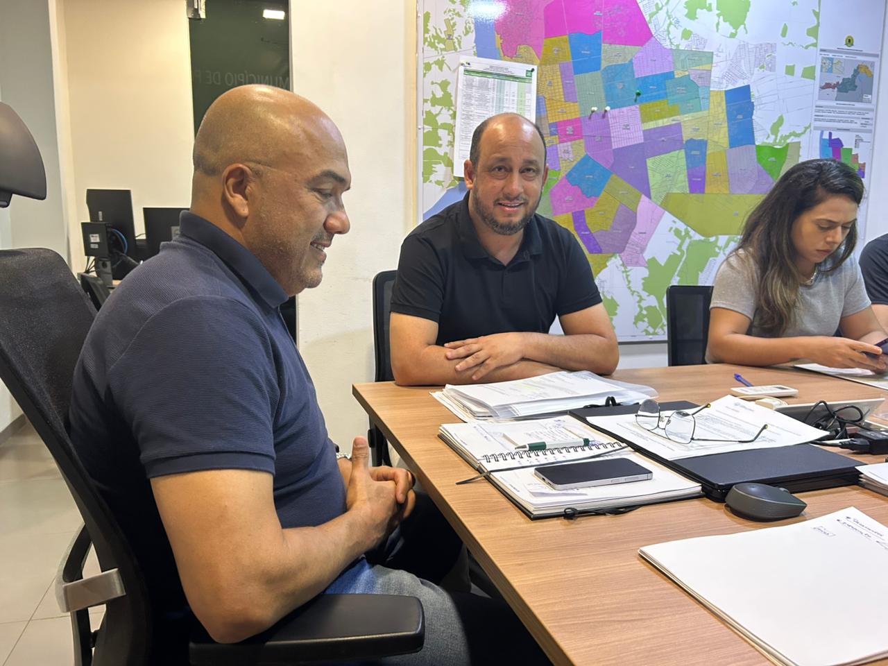 WANOEL MARTINS: Vereador articula expansão da iluminação pública em reunião na Emdur