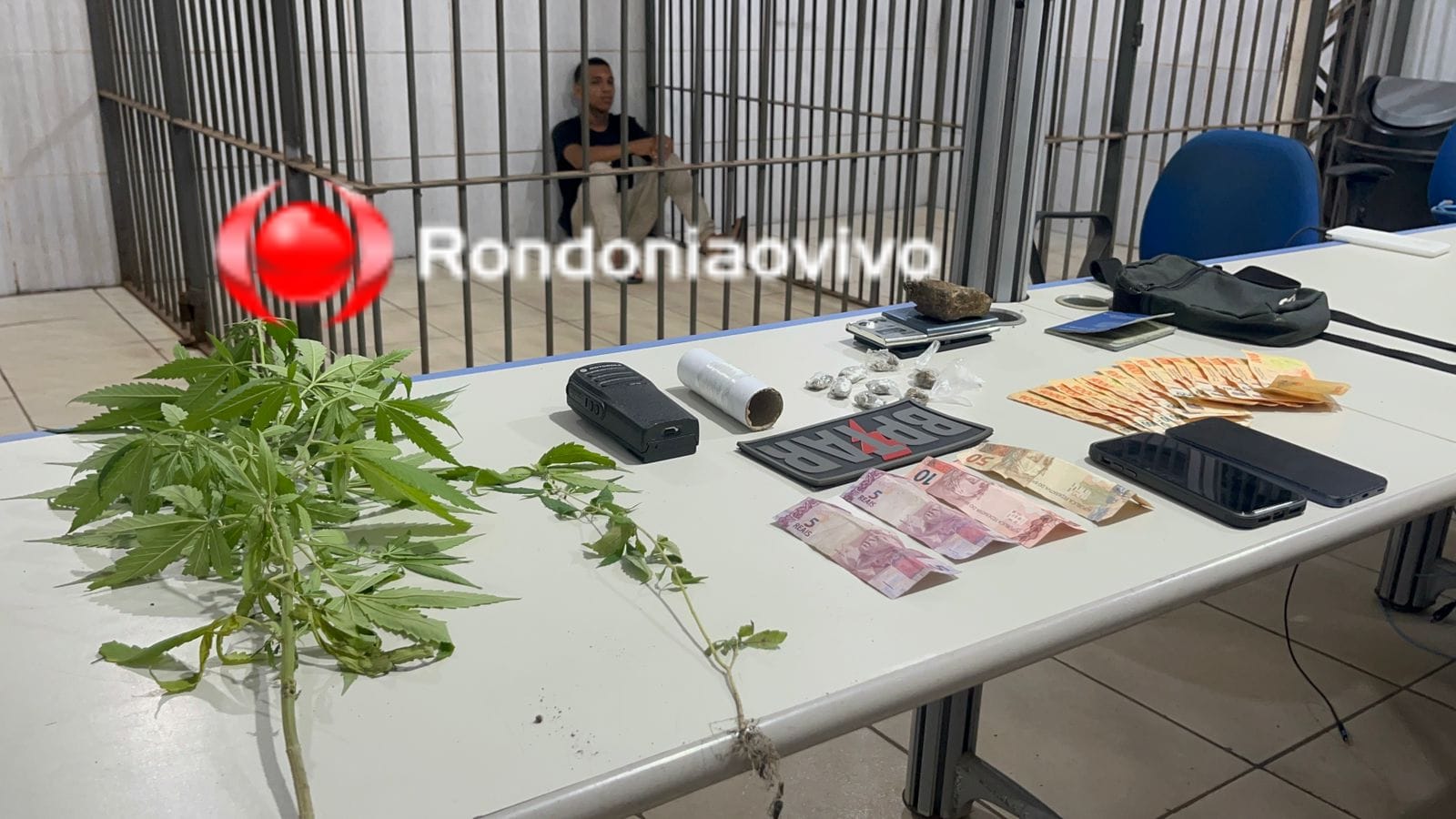 NO FLAGRA: 'Vitinho do CV' é preso pelo BPTAR com drogas e mudas de maconha 