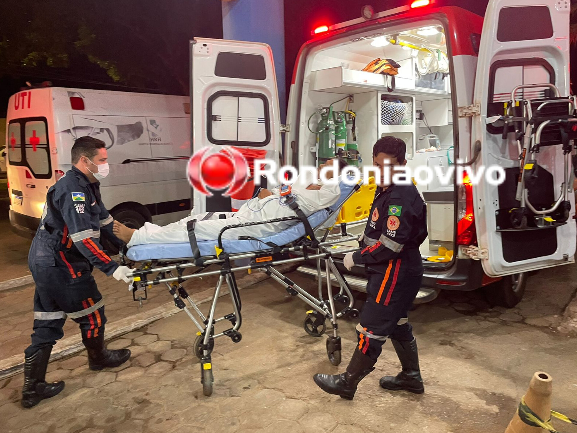 URGENTE: Homem fica desacordado após ser agredido a pauladas pelo vizinho 