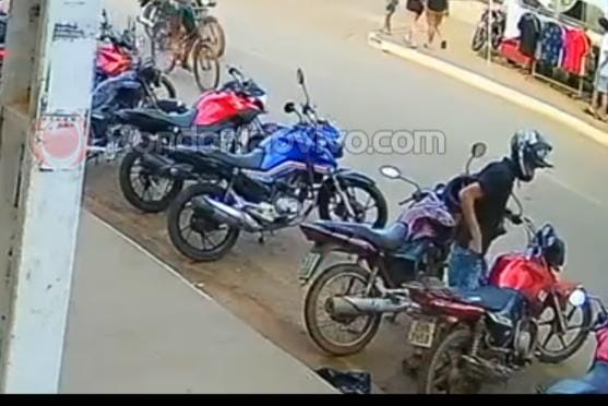 VÍDEO: Ladrão de moto é flagrado agindo na frente de loja em Porto Velho