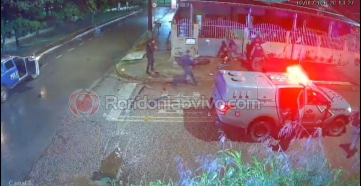 DIREÇÃO PERIGOSA: Dois jovens são detidos após tentativa de fuga e colisão em viatura da PM