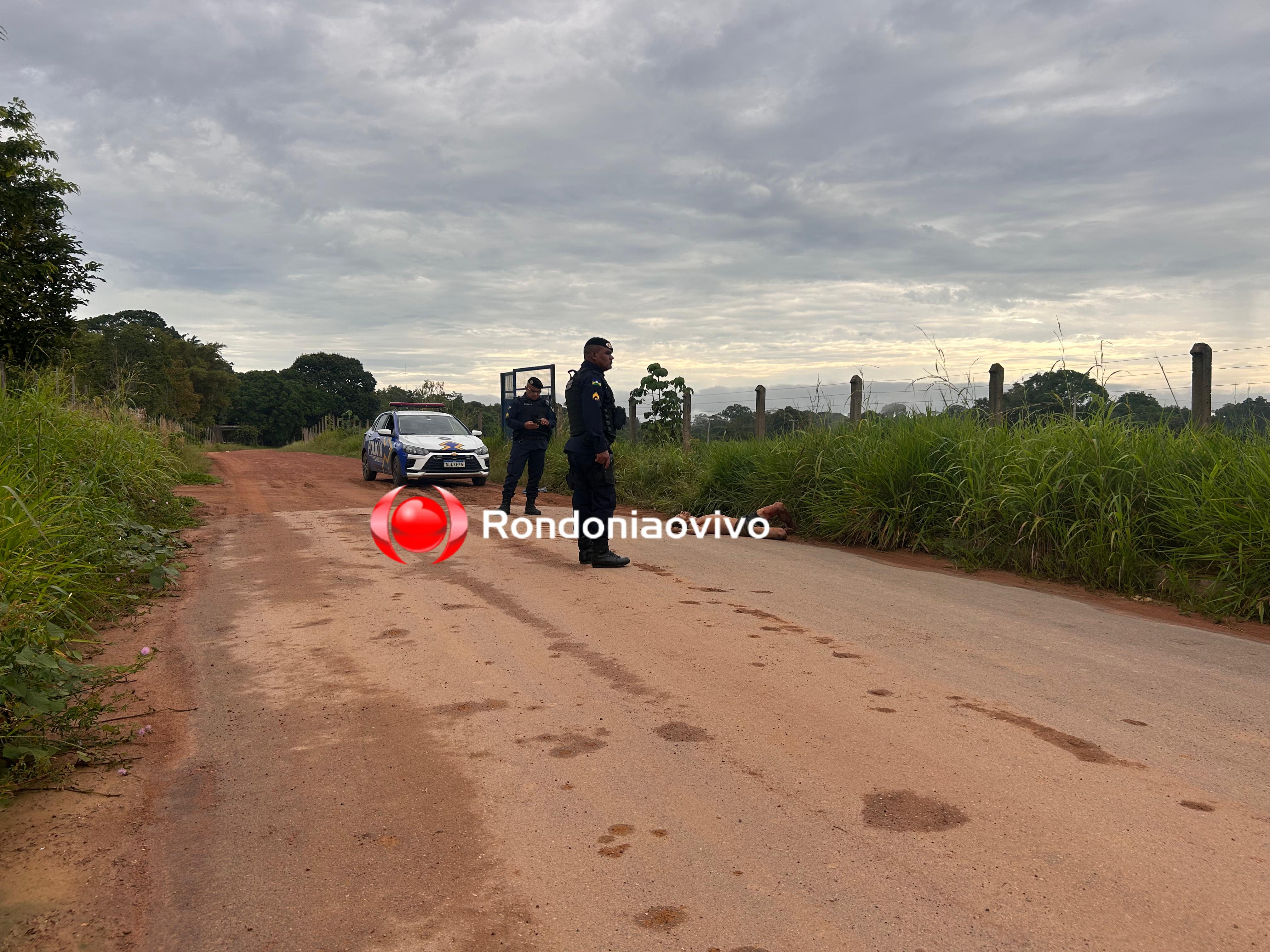 URGENTE: Homem com marcas de espancamento é encontrado morto no meio de estrada 