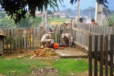 Trabalhador morre após se jogar de poste com 5 metros de altura