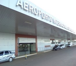 SURTOU - Mulher é presa apor apedrejar guarita no aeroporto de Porto Velho