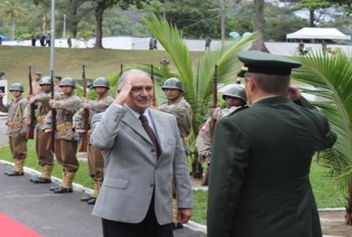 FACEBOOK - Exército Brasileiro compartilha artigo de General e deixa intrínseco defesa da Lei e Ordem